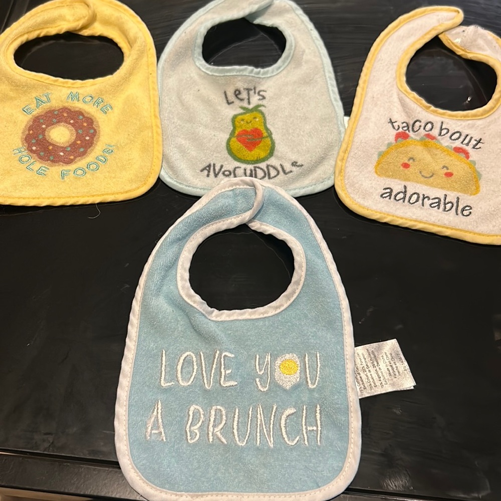 4 piece Bib Set